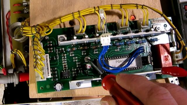 Что внутри? - устройство и работа симисторного стабилизатора напряжения на примере лидер PS400W смотреть онлайн