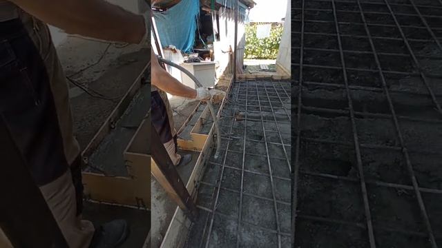 Бетонная площадка с двумя лестничными маршами ( Порожек, тамбур, коридор) смотреть онлайн