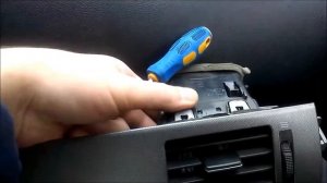 Снятие бокового воздуховода и солнцезащитного козырька.Ниссан Тиида