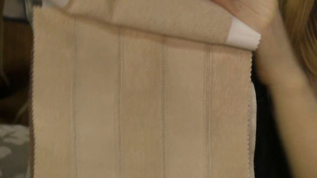 #430. Какие шторы и покрывало выбрать под золотистые обои с вензелями для спальни? смотреть онлайн