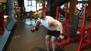 Разведение гантелей в стороны стоя в наклоне