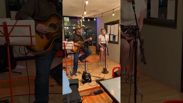 "Can't Help Falling In Love" at Java Junkie смотреть онлайн