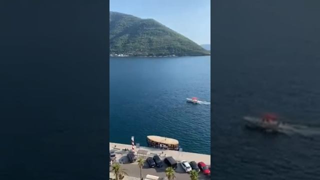 Черногория, вид на Боко - Которской залив с колокольни города Пераста... смотреть онлайн