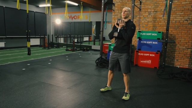 Приседания Гоблет в HiitWorks от Ярослава Сойникова смотреть онлайн
