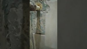 Как подрезать плитку чтобы обойти трубу полотенцосушителя если нет возможности его демонтировать