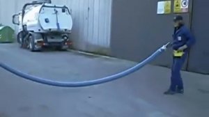 Демонстрация работы комбинированной каналопромывочной и илососной машины Moro SV 7 (Италия)