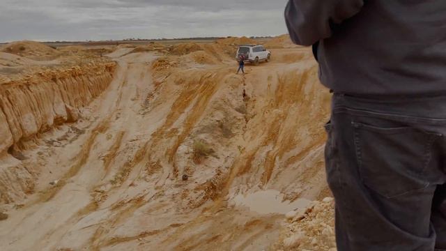 Pajero vs Ranger Raptor OFFROAD Battle | Loveday 4x4 Adventure Park - Part 1 смотреть онлайн