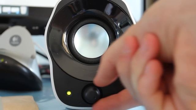 DES ENCEINTES PC PAS CHER ! - Logitech Z120 смотреть онлайн