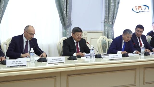 МУ-ын Ерөнхий сайд БНКУ-ын сайд нарын танхимын дарга А.Жапаровтай албан ёсны хэлэлцээ хийлээ смотреть онлайн