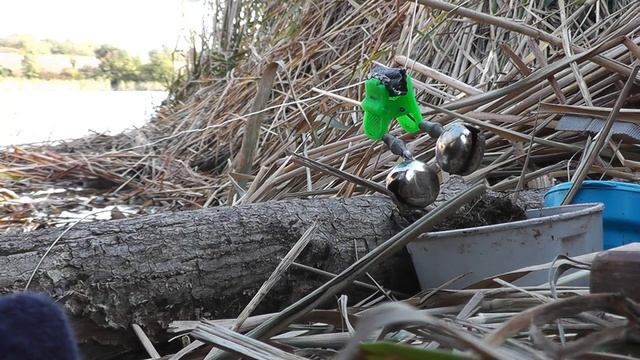 РЫБАЛКА НА РЕЗИНКУ / САМАЯ УЛОВИСТАЯ СНАСТЬ / КАРАСЬ / КРАСНОПЕРКА #fishing #ukraine смотреть онлайн