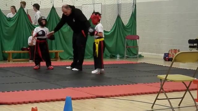 Lewis Grace first kickboxing tournament - age 8. Fight 2 Round 1 смотреть онлайн