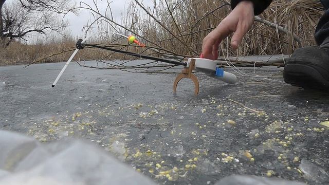Рыбалка на льду на плотву . Наживка прикормка как активатор клева смотреть онлайн