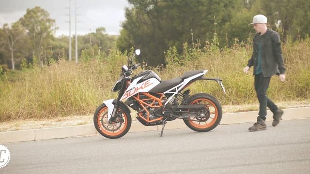 10 Motorcycle Hacks & Tips For Beginner Bikers смотреть онлайн