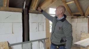 Особенности монтажа мансардной кровли в домах из газобетона.