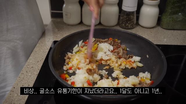 SUB•VLOG) 평범한 자취생의 일상, 우삼겹말이, 부대찌개, 아웃백, 청년피자, 두부조림, 맘스터치, 신전 로제, 디저트39 오믈렛 크로칸슈