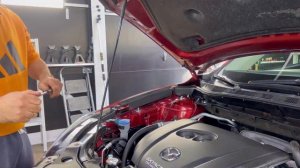 Установка газовых амортизаторов капота на Mazda CX-5 #допоборудование #маздасх5 #тюнинг