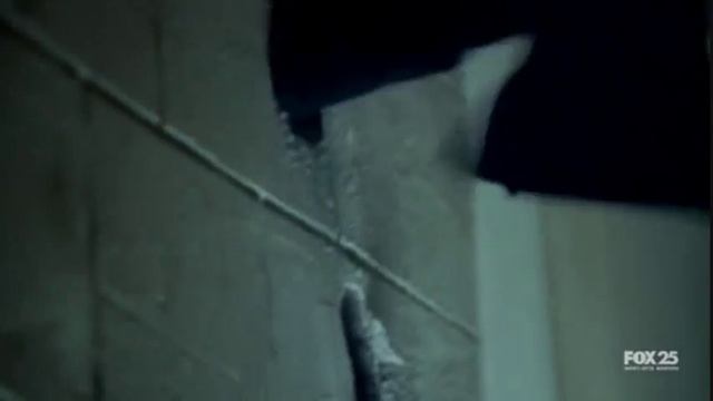 Sarah Connor Chronicles - Cameron knocks down wall, coolest scene смотреть онлайн