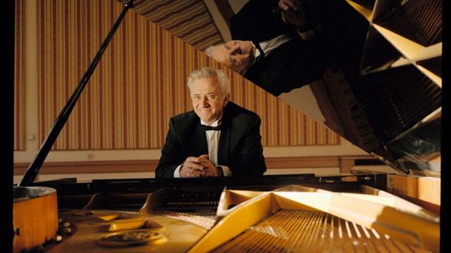 Mozart – Piano Sonata f-dur KW 533, part 3. Rondo. Allegretto / Viktor Chuchkov plays смотреть онлайн