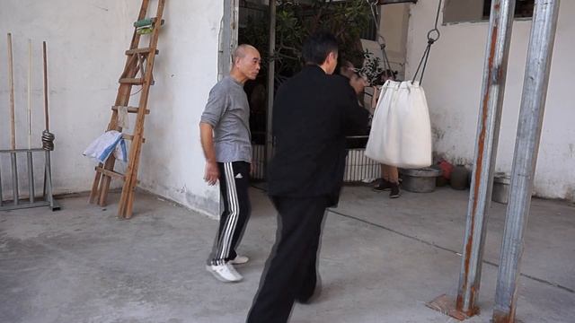 Minghe-quan training notes: knees, kicks and distance смотреть онлайн
