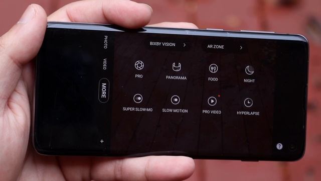 Samsung Galaxy S10 In 2022! (Still Worth It?) (Review) смотреть онлайн