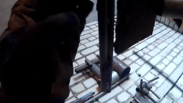 Сварка кругляка в потолочном положении.mp4 смотреть онлайн