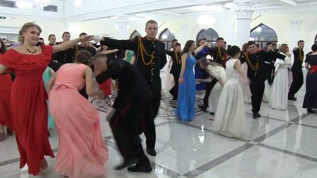 Бал и Новый год у кадет смотреть онлайн