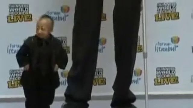 Самый маленький человек и самый большой смотреть онлайн