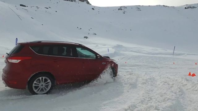 Ford Kuga/Escape Snow Driving Experience смотреть онлайн