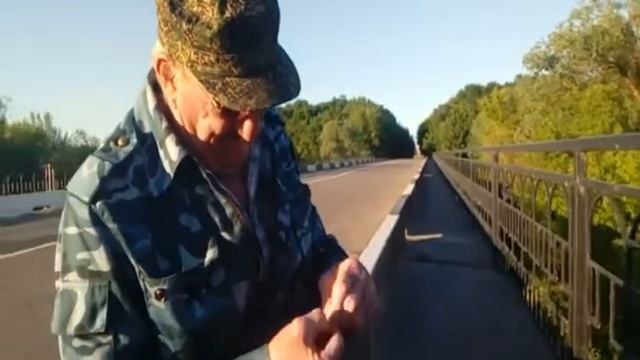 Голавль на майского жука ,ловит рыбу старый рыбак конец мая 2018год . смотреть онлайн