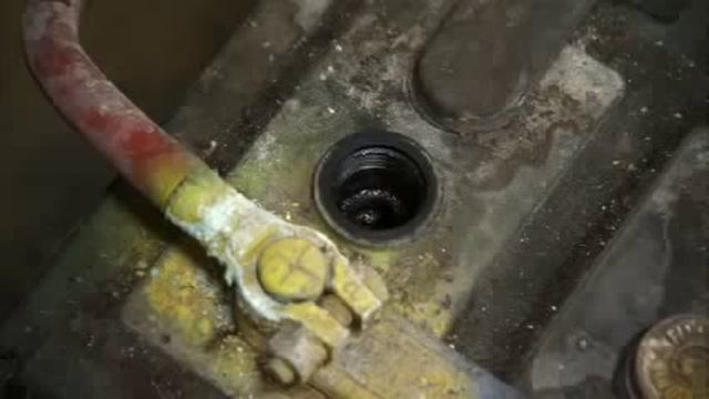 Машины/Техника/Ремонт/ Аккумуляторная батарея Поддержание уровня электролита или заряда смотреть онлайн