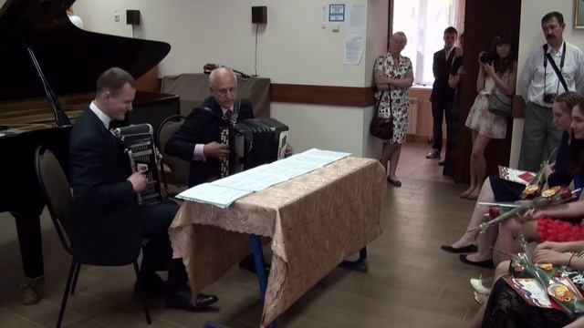"Казаки в Берлине" Муз. Дм. и Дан. Покрасс. Дуэт баянистов. смотреть онлайн