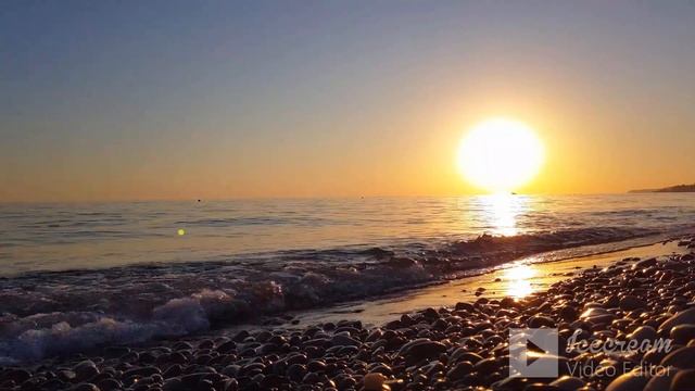 ?ЛАЗАРЕВСКОЕ СОЧИ.Пляж дельфин 26.06.2020г и закат от того же числа)))) смотреть онлайн