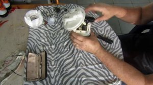 Лада Ларгус (LADA LARGUS). Замена топливного фильтра тонкой и грубой очистки. Пошаговая инструкция.