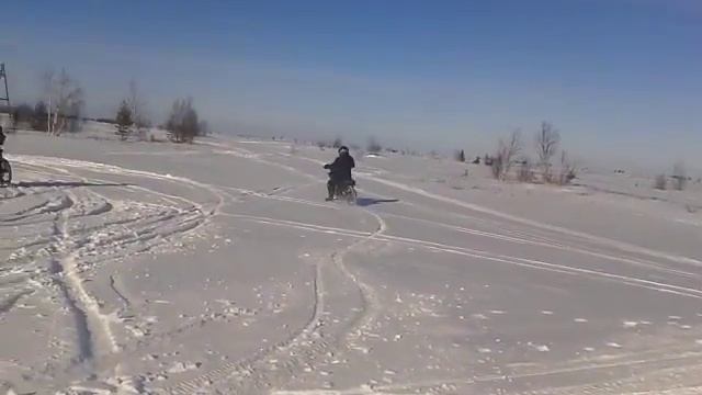 Покатухи на ттр125 и райсер эндеру 150 по снегу, зимой, дрифтуем смотреть онлайн