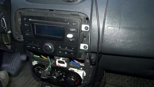Как демонтировать старую магнитолу на Renault Duster смотреть онлайн