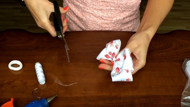 Как сделать бантики из лент на резинке смотреть онлайн