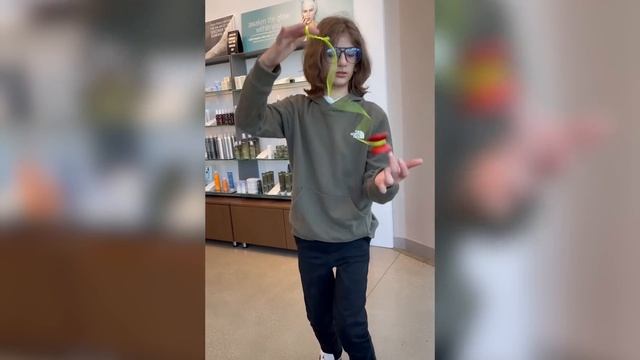 The World's Most Advanced Fingerspin Yoyo смотреть онлайн