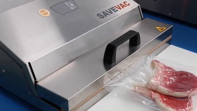 Упаковка в вакуум с помощью Minipack-Torre Savevac смотреть онлайн