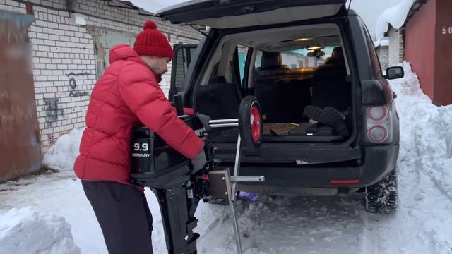 Самодельная тележка для лодочного мотора на колесах от садовой тележки. смотреть онлайн