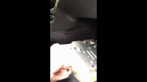 Как открыть багажник у Mercedes E, w211 кузов 2002-2006 года, и прикурить машину.