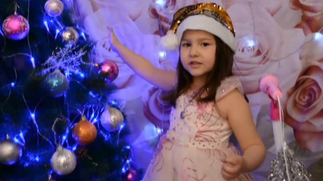 Маленькой елочке холодно зимой\зимние песни для детей \песнипроновыйгод смотреть онлайн