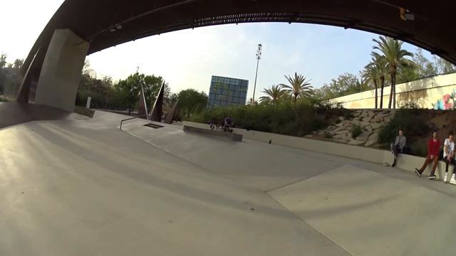 Barcelona skatepark "Les Corts". Скейт парк "Les Corts" в Барселоне смотреть онлайн