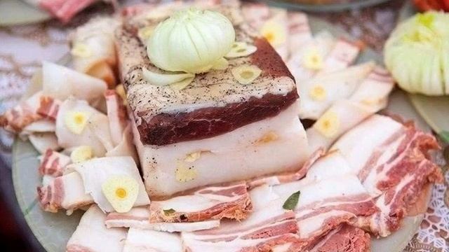 Сало в чесночном маринаде. Рецепт приготування в описах смотреть онлайн