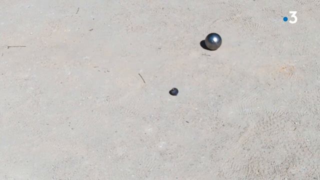 Apprendre la pétanque : le tir plein fer смотреть онлайн