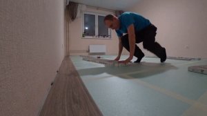 Первый опыт с кварц-винилом. Укладка замкового кварц-винила на подложку.