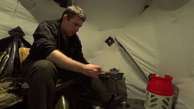 ПОКЛЕВКИ РИПУСА крупным планом. Рыбалка на рипуса. Увильды смотреть онлайн