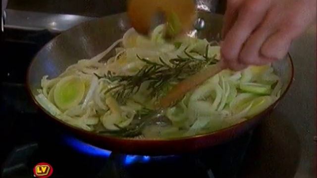 Суп из нута с беконом Кухня.Рецепты.31.03.15. смотреть онлайн