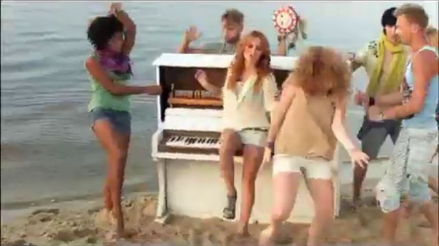 Клип Мариэтта "Уходило лето" смотреть онлайн