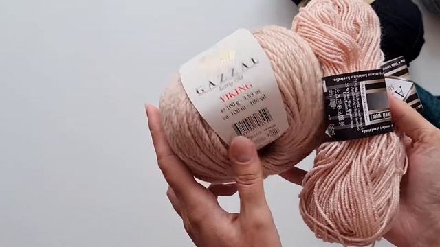 САМЫЕ МОДНЫЕ ЦВЕТА ШАПОК ОСЕНЬ-ЗИМА. ТРЕНД НА ШАПКИ ПОВЯЗКИ. Какие цвета в моде. смотреть онлайн