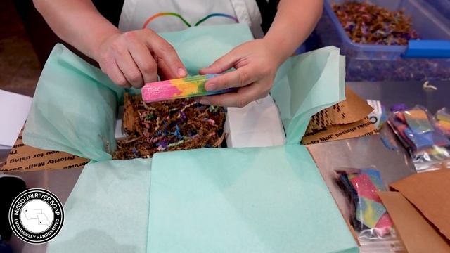 Pack & Chat Part Two | Mini Rainbow Extravaganza | MO River Soap смотреть онлайн